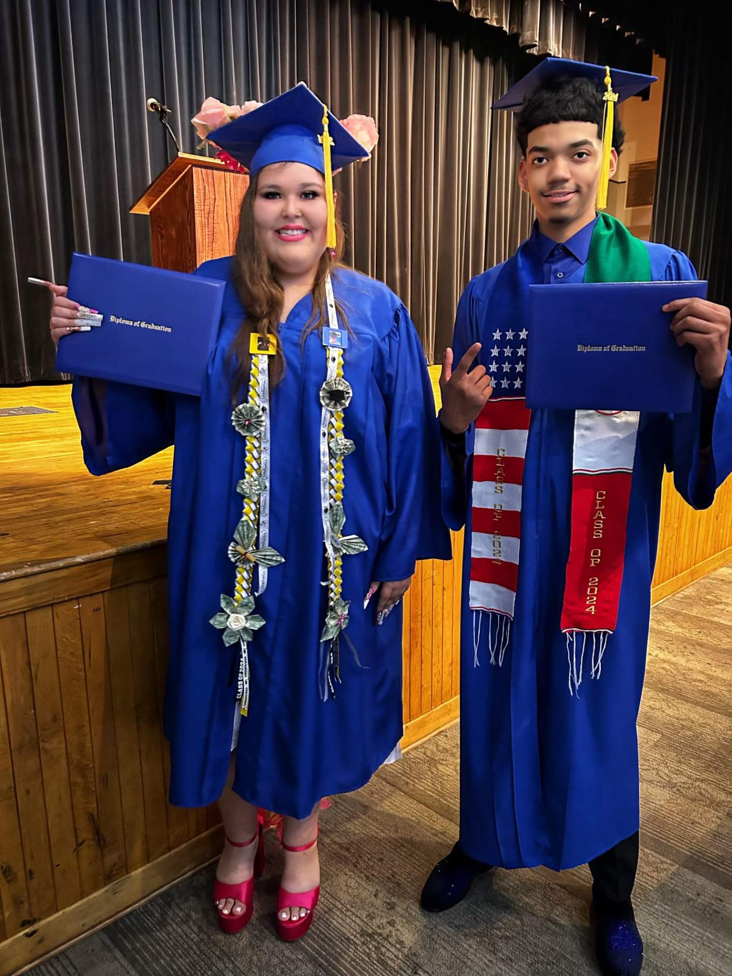 Grad Two Diplomas 4e6oxni1